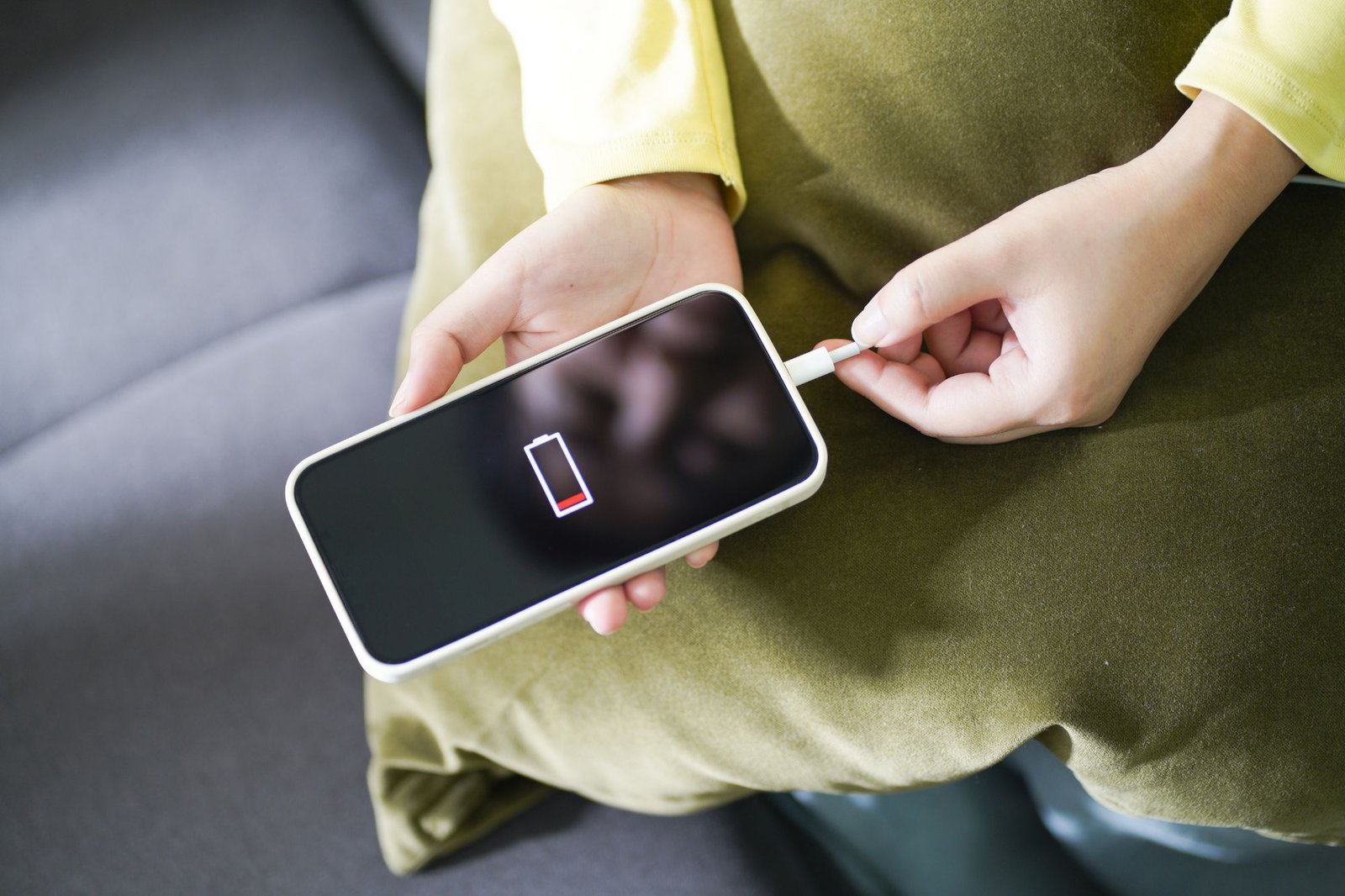 Phone battery health tips and replacement service at Baiki Phone Malaysia